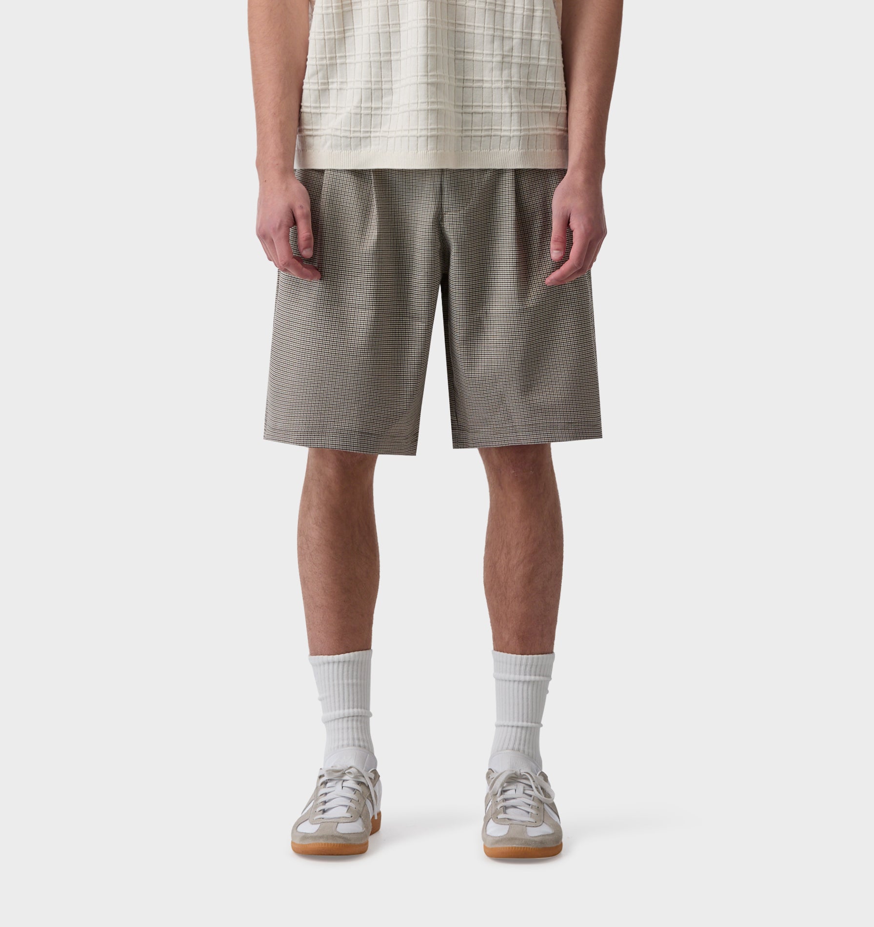 Alby Pleated Short - Grey Houndstooth