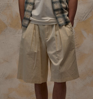 Wide Pleat Short - Ecru