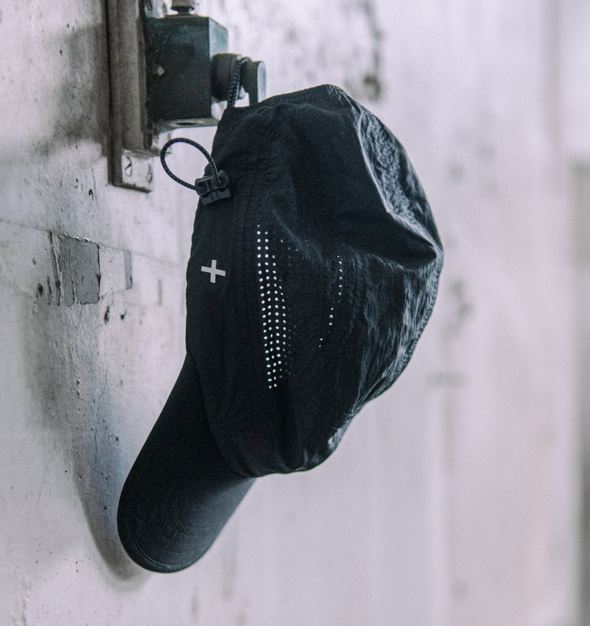 Active 5 Panel Cap - Black Crinkle