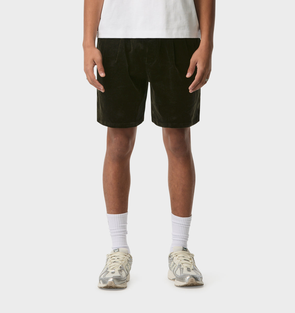 Michael Pleat Cord Short - Moss Green