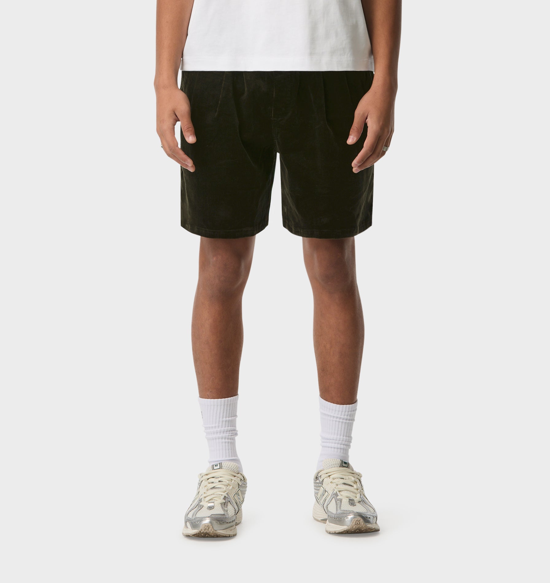 Michael Pleat Cord Short - Moss Green