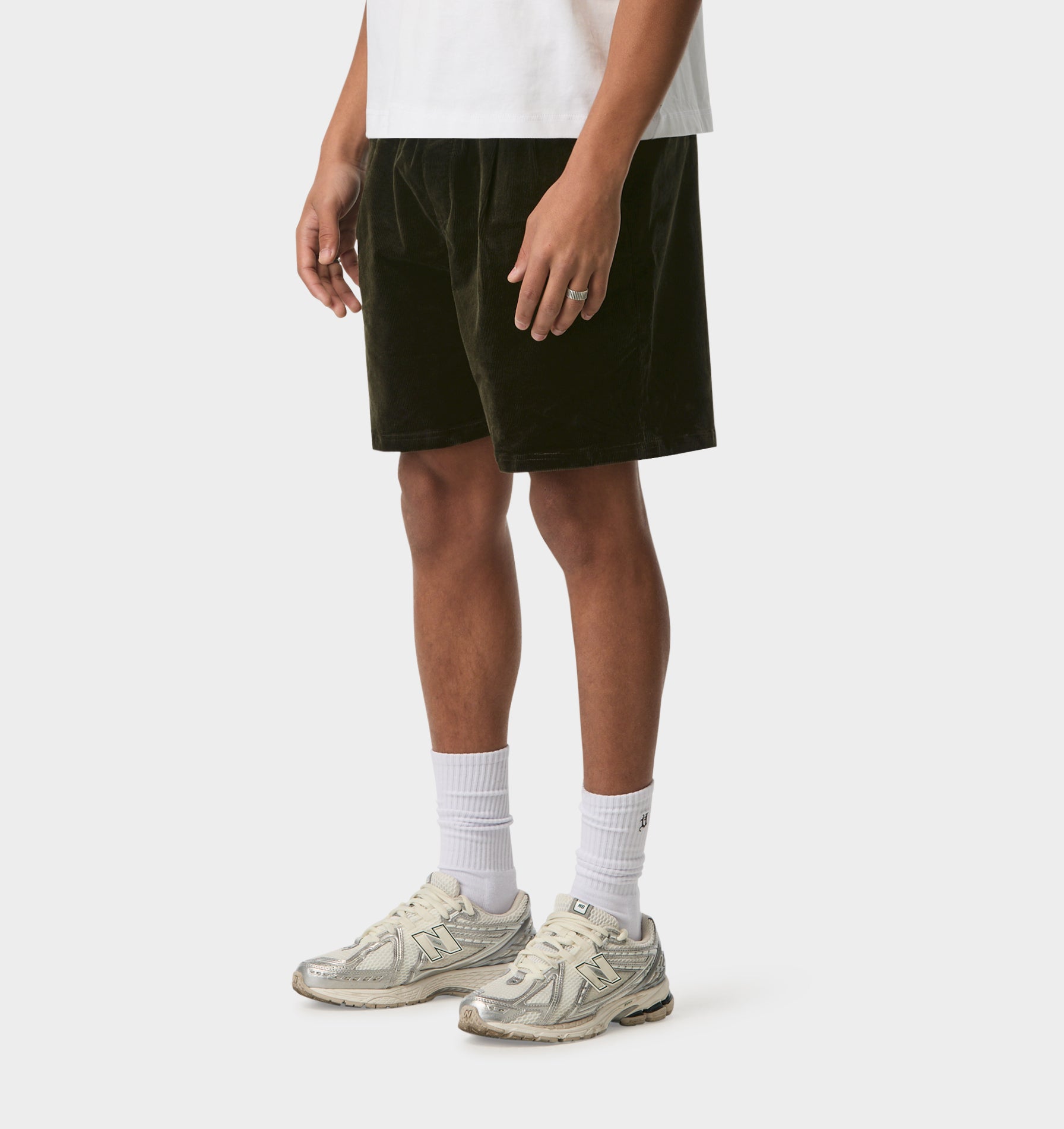 Michael Pleat Cord Short - Moss Green