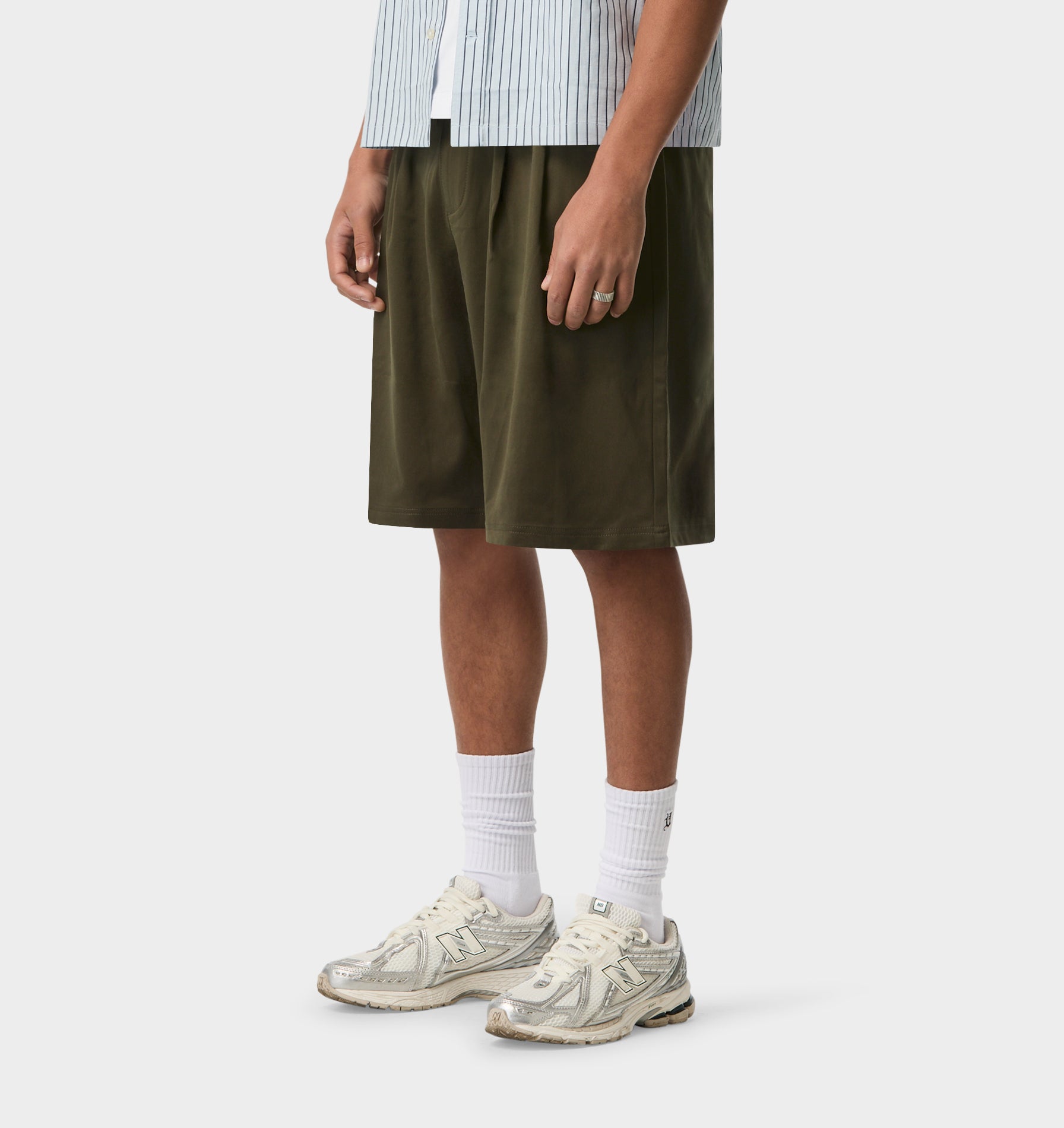 Alby Pleated Short - Army Green