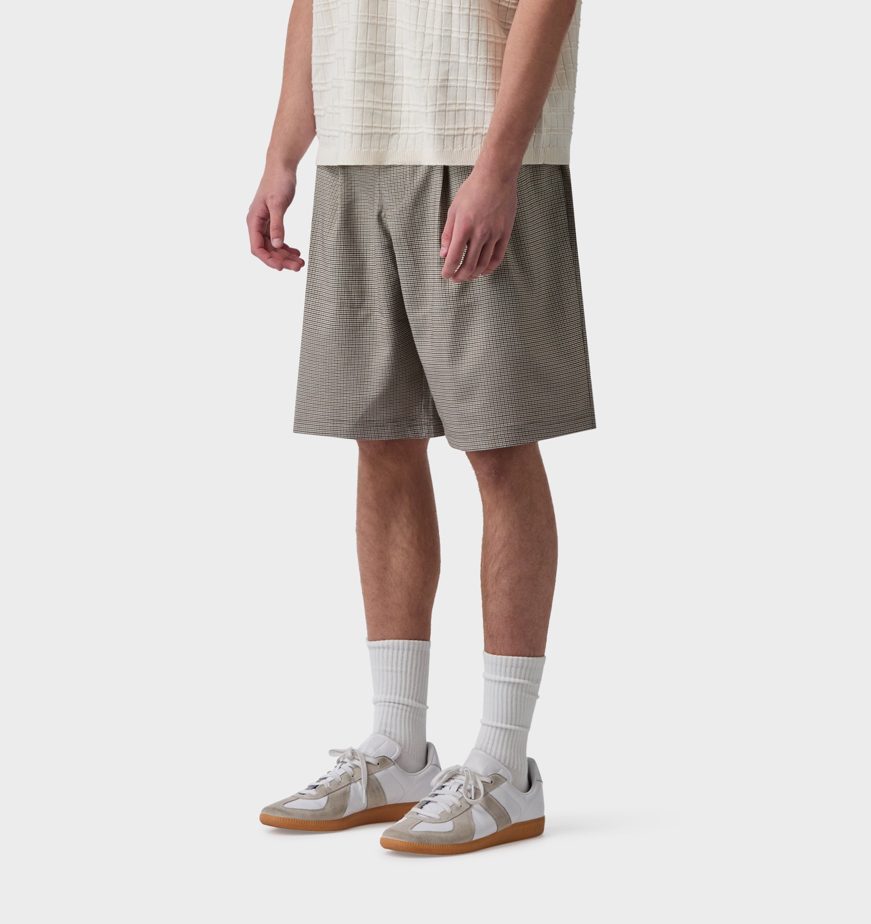 Alby Pleated Short - Grey Houndstooth