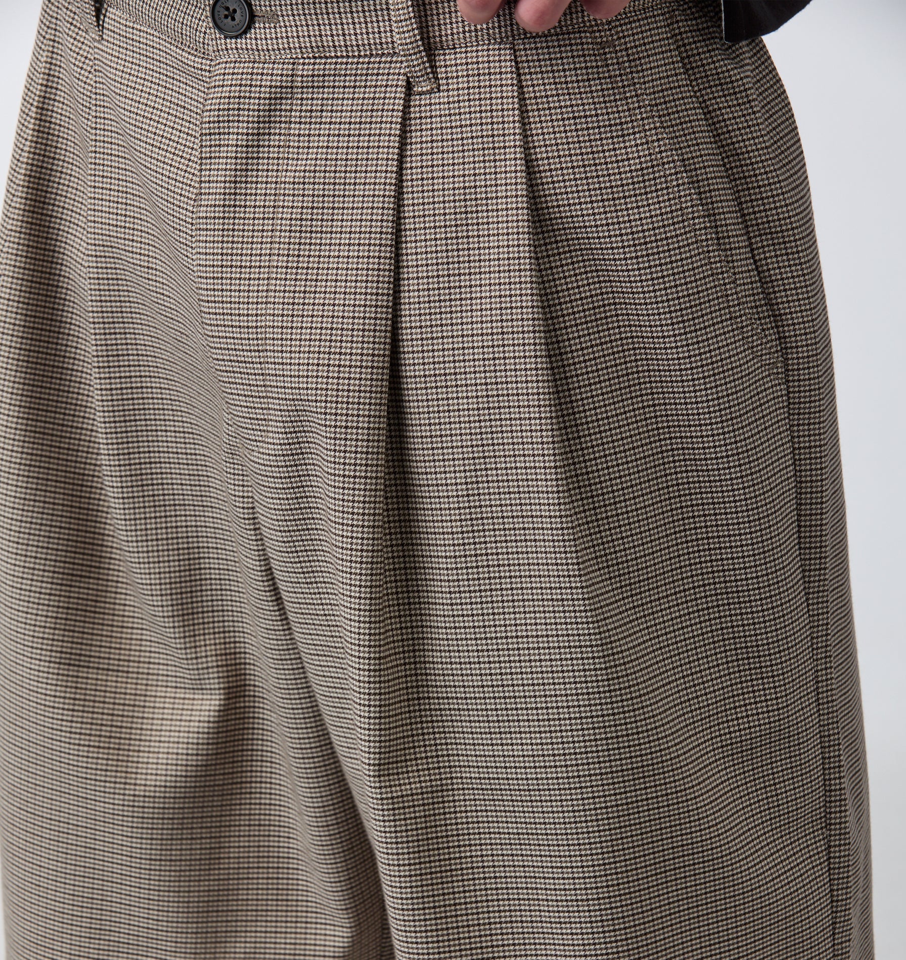 Alby Pleated Short - Grey Houndstooth