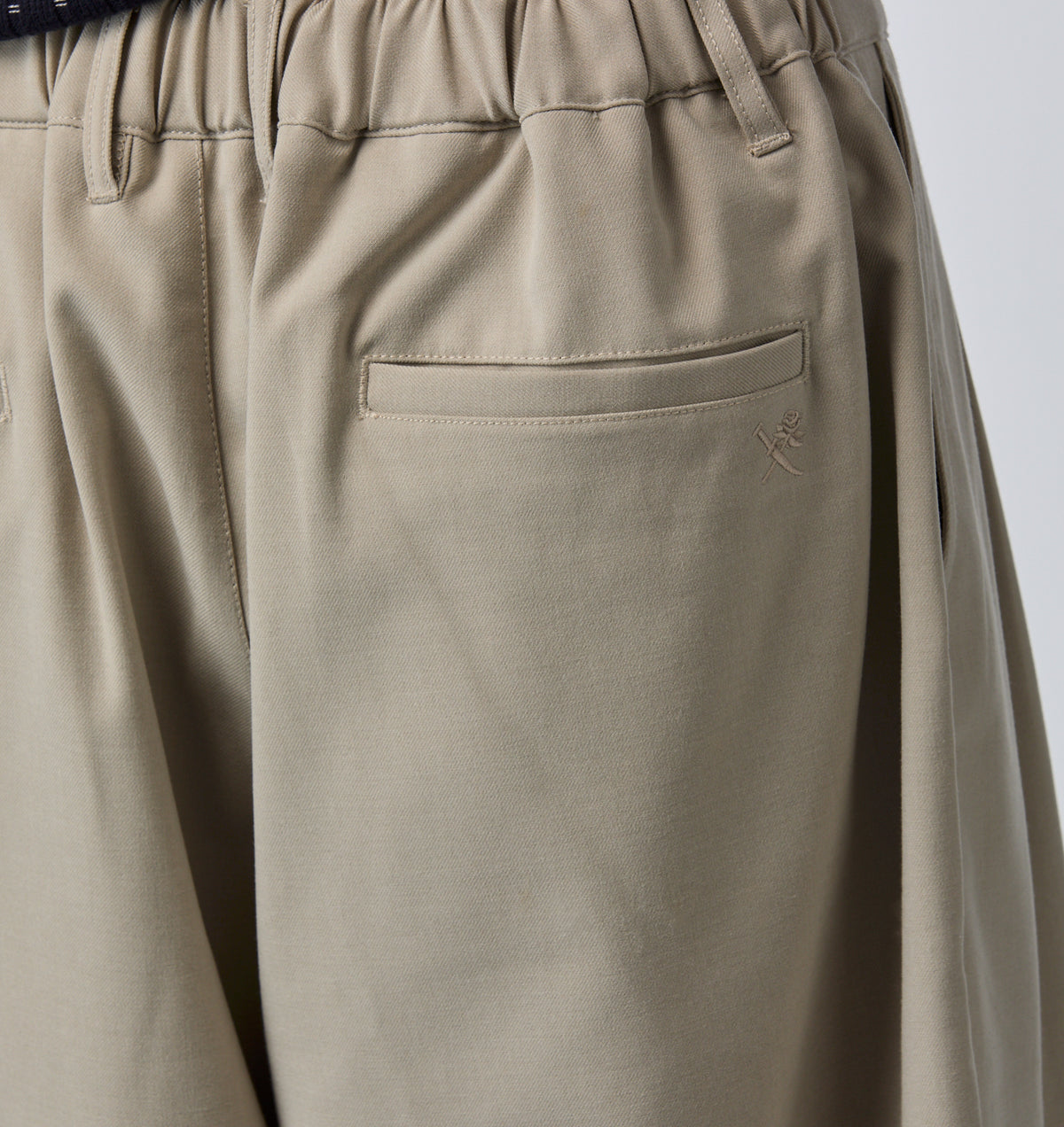 Alby Pleated Short - Stone